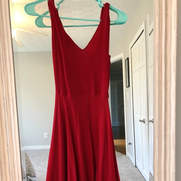 Red Dress - Picture 4 of 4